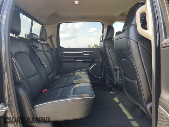 2020 Ram 1500 Laramie z VIN 1C6SRFJT2LN217803, wystawiony jako Copart lot #61390795 z przebiegiem 82 172 mil mil oraz Szkoda całkowita • Salvage title. Historia ofert i sprzedaży dostępna na DreamBid. Obrazek 10.