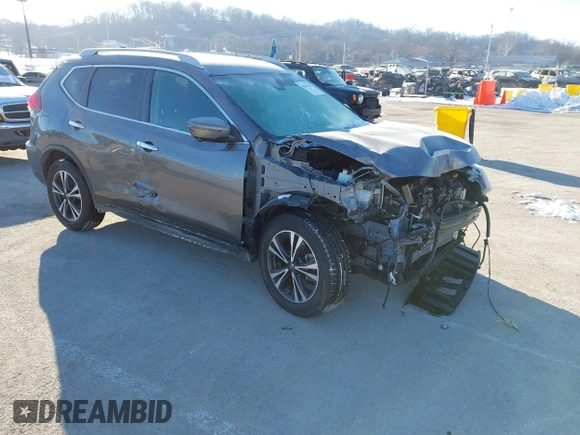 2020 Nissan Rogue SV z VIN JN8AT2MV5LW144436, wystawiony jako IAAI lot #41642351 z przebiegiem 44 192 mil mil oraz . Historia ofert i sprzedaży dostępna na DreamBid. Obrazek 1.