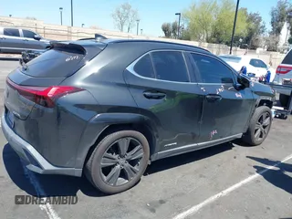 2021 Lexus UX 250h z VIN JTHP9JBH2M2048461, wystawiony jako IAAI lot #42017871 z przebiegiem 56 537 mil mil oraz . Historia ofert i sprzedaży dostępna na DreamBid. Obrazek 14.