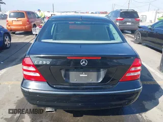 2006 Mercedes-Benz C 230 Sport z VIN WDBRF52HX6F771656, wystawiony jako IAAI lot #41603560 z przebiegiem 134 712 mil mil oraz . Historia ofert i sprzedaży dostępna na DreamBid. Obrazek 16.