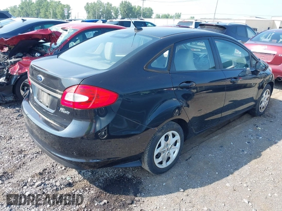 2013 Ford Fiesta S z VIN 3FADP4AJ5DM143885, wystawiony jako IAAI lot #42743132 z przebiegiem Nie podano mil oraz . Historia ofert i sprzedaży dostępna na DreamBid. Obrazek 4.