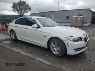 2013 BMW 5 Series 528i xDrive z VIN WBAXH5C51DD106531, wystawiony jako Copart lot #57631545 z przebiegiem 133 926 mil mil oraz Szkoda całkowita • Salvage title. Historia ofert i sprzedaży dostępna na DreamBid. Obrazek 4.