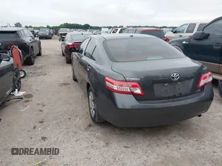 2010 Toyota Camry z VIN 4T4BF3EKXAR074797, wystawiony jako IAAI lot #42425096 z przebiegiem 120 451 mil mil oraz . Historia ofert i sprzedaży dostępna na DreamBid. Obrazek 3.