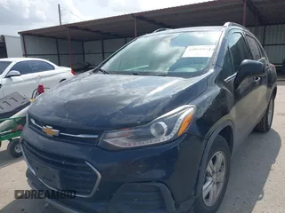 2020 Chevrolet Trax LT z VIN 3GNCJLSB1LL293934, wystawiony jako IAAI lot #42041044 z przebiegiem 142 394 mil mil oraz . Historia ofert i sprzedaży dostępna na DreamBid. Obrazek 18.