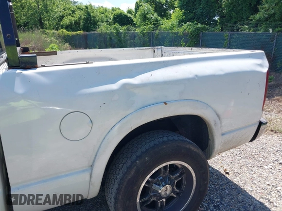 2005 Dodge 2500 ST z VIN 3D7KR28C85G790634, wystawiony jako IAAI lot #42311281 z przebiegiem 205 839 mil mil oraz . Historia ofert i sprzedaży dostępna na DreamBid. Obrazek 17.