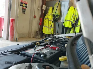 2000 Dodge Neon Highline z VIN 1B3ES46C3YD810978, wystawiony jako IAAI lot #42736464 z przebiegiem 140 712 mil mil oraz . Historia ofert i sprzedaży dostępna na DreamBid. Obrazek 12.