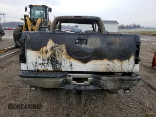 2005 Ford F-250 XL z VIN 1FTSX21P45EA19835, wystawiony jako Copart lot #50071325 z przebiegiem Nie podano mil oraz Czysty tytuł • Clean title. Historia ofert i sprzedaży dostępna na DreamBid. Obrazek 6.