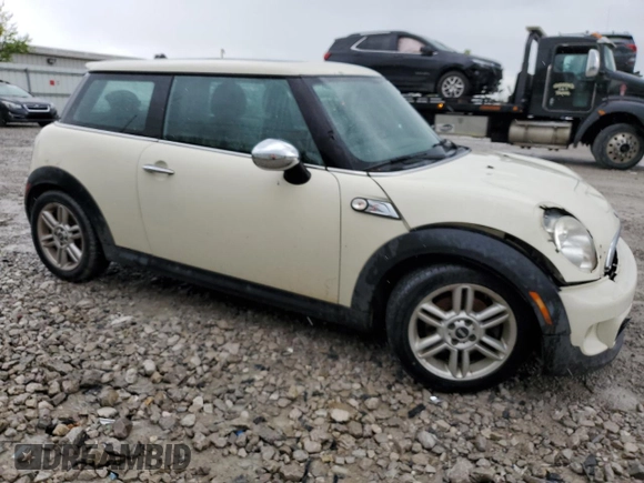 2011 MINI Hardtop S with VIN WMWSV3C56BTY15420, listed as a Copart auction lot 58050875 with 162,145 mi miles and Salvage title. Bid and sale history available at DreamBid. Image 4.