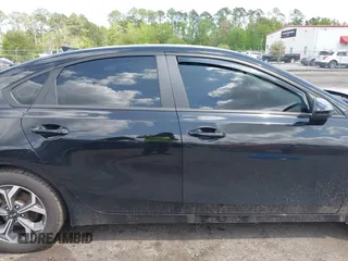 2019 Kia Forte LXS z VIN 3KPF24AD8KE083734, wystawiony jako IAAI lot #41936370 z przebiegiem 89 159 mil mil oraz . Historia ofert i sprzedaży dostępna na DreamBid. Obrazek 13.