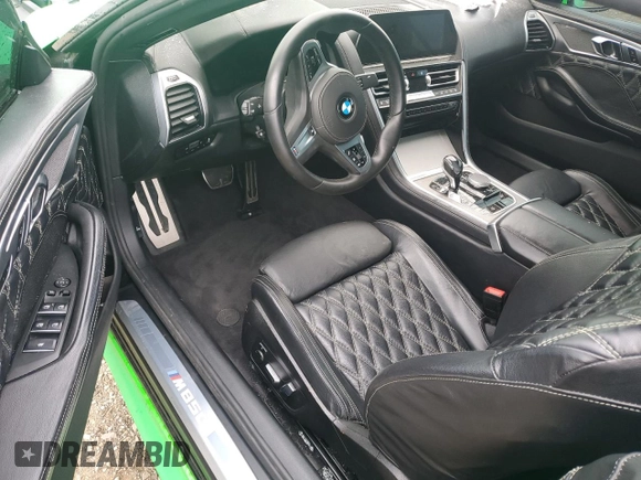 2020 BMW 8 Series z VIN WBAFY4C03LCE17539, wystawiony jako Copart lot #64737445 z przebiegiem 24 919 mil mil oraz Szkoda całkowita • Salvage title. Historia ofert i sprzedaży dostępna na DreamBid. Obrazek 8.