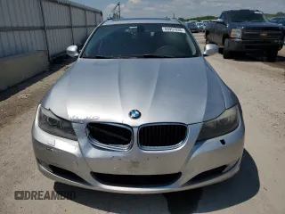2011 BMW 3 Series 328i xDrive z VIN WBAPK5G50BNN81333, wystawiony jako Copart lot #55957035 z przebiegiem 111 875 mil mil oraz Szkody całkowita. Historia ofert i sprzedaży dostępna na DreamBid. Obrazek 5.