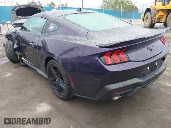 2024 Ford Mustang EcoBoost z VIN 1FA6P8TH4R5118287, wystawiony jako IAAI lot #41879332 z przebiegiem 18 301 mil mil oraz . Historia ofert i sprzedaży dostępna na DreamBid. Obrazek 3.