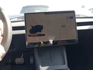 2025 Tesla Model 3 Long Range z VIN 5YJ3E1EB3SF907019, wystawiony jako IAAI lot #42117014 z przebiegiem 3 323 mil mil oraz . Historia ofert i sprzedaży dostępna na DreamBid. Obrazek 19.