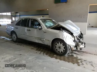 1999 Mercedes-Benz E 320 z VIN WDBJF65HXXA837426, wystawiony jako Copart lot #51084325 z przebiegiem Nie podano mil oraz Szkoda całkowita • Salvage title. Historia ofert i sprzedaży dostępna na DreamBid. Obrazek 4.