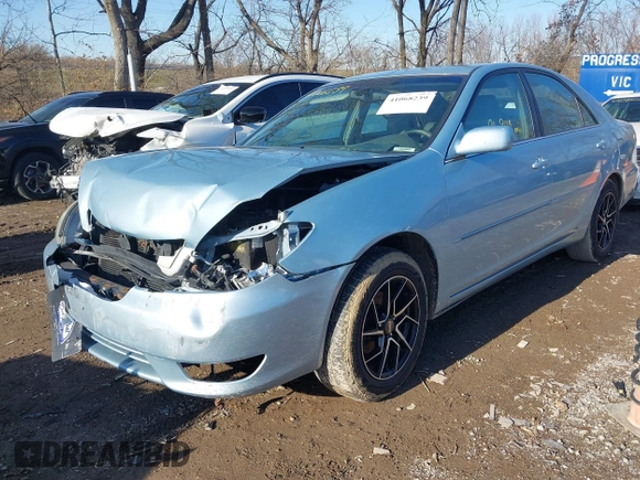2006 Toyota Camry LE z VIN 4T1BF30K46U621829, wystawiony jako IAAI lot #41068239 z przebiegiem 96 942 mil mil oraz . Historia ofert i sprzedaży dostępna na DreamBid. Obrazek 6.