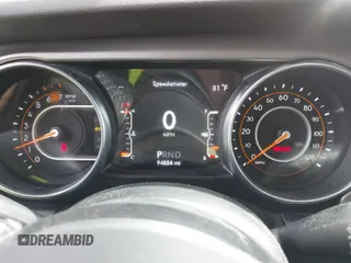2018 Jeep Wrangler Unlimited Sport z VIN 1C4HJXDN9JW332273, wystawiony jako IAAI lot #42081234 z przebiegiem 94 884 mil mil oraz . Historia ofert i sprzedaży dostępna na DreamBid. Obrazek 7.