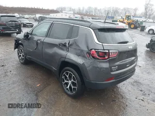 2024 Jeep Compass Limited z VIN 3C4NJDCN0RT162261, wystawiony jako IAAI lot #41727504 z przebiegiem 870 mil mil oraz . Historia ofert i sprzedaży dostępna na DreamBid. Obrazek 3.