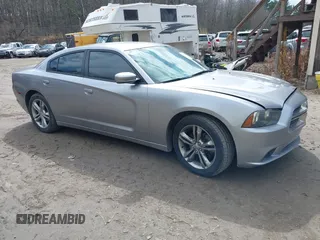 2013 Dodge Charger SXT z VIN 2C3CDXJG9DH678838, wystawiony jako IAAI lot #41901113 z przebiegiem 134 068 mil mil oraz . Historia ofert i sprzedaży dostępna na DreamBid. Obrazek 1.