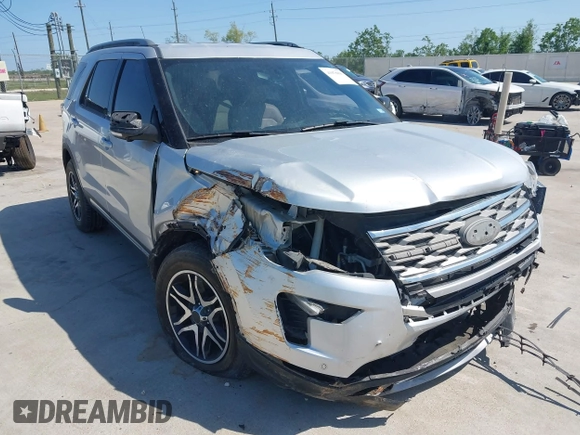 2018 Ford Explorer XLT z VIN 1FM5K7D87JGB43038, wystawiony jako IAAI lot #41978891 z przebiegiem 104 666 mil mil oraz . Historia ofert i sprzedaży dostępna na DreamBid. Obrazek 6.