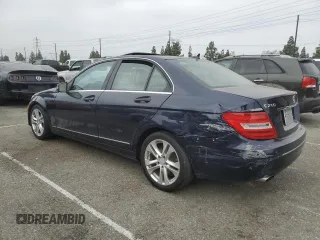 2013 Mercedes-Benz C 250 Sport z VIN WDDGF4HB5DR268186, wystawiony jako Copart lot #59209855 z przebiegiem 93 184 mil mil oraz Czysty tytuł • Clean title. Historia ofert i sprzedaży dostępna na DreamBid. Obrazek 2.