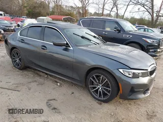 2019 BMW 3 Series 330i xDrive z VIN WBA5R7C53KAJ84615, wystawiony jako IAAI lot #41774006 z przebiegiem Nie podano mil oraz . Historia ofert i sprzedaży dostępna na DreamBid. Obrazek 1.