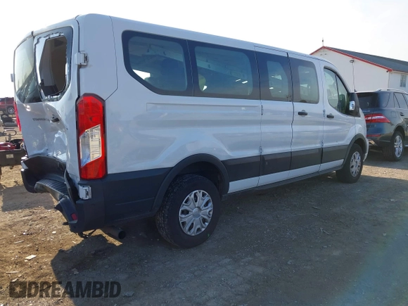 2021 Ford Transit Passenger XL z VIN 1FBAX2Y80MKA30698, wystawiony jako IAAI lot #40880936 z przebiegiem 119 808 mil mil oraz . Historia ofert i sprzedaży dostępna na DreamBid. Obrazek 4.