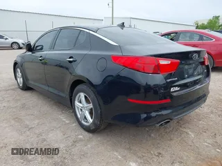2015 Kia Optima LX z VIN 5XXGM4A70FG517585, wystawiony jako IAAI lot #42193594 z przebiegiem 155 118 mil mil oraz . Historia ofert i sprzedaży dostępna na DreamBid. Obrazek 3.