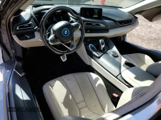 2019 BMW i8 z VIN WBY2Z4C51K7D47023, wystawiony jako Copart lot #45602375 z przebiegiem 65 868 mil mil oraz Szkody całkowita. Historia ofert i sprzedaży dostępna na DreamBid. Obrazek 8.