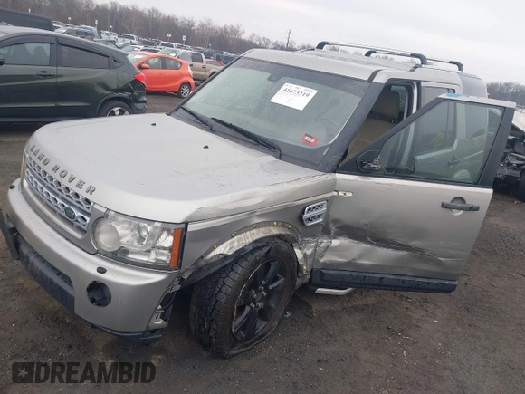 2013 Land Rover LR4 HSE z VIN SALAG2D42DA673308, wystawiony jako IAAI lot #41673319 z przebiegiem 191 984 mil mil oraz . Historia ofert i sprzedaży dostępna na DreamBid. Obrazek 17.