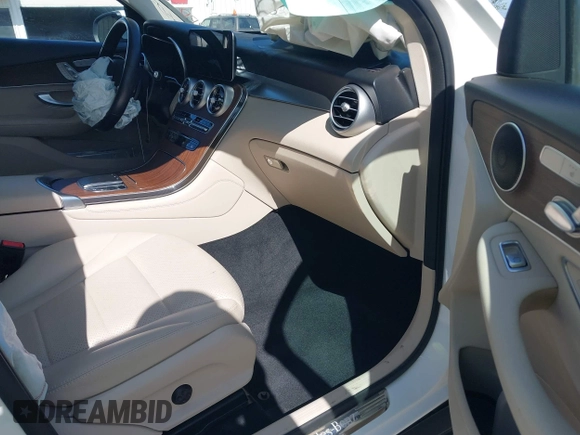 2021 Mercedes-Benz GLC 300 z VIN W1N0G8EB1MF885549, wystawiony jako IAAI lot #42086468 z przebiegiem 45 465 mil mil oraz . Historia ofert i sprzedaży dostępna na DreamBid. Obrazek 5.