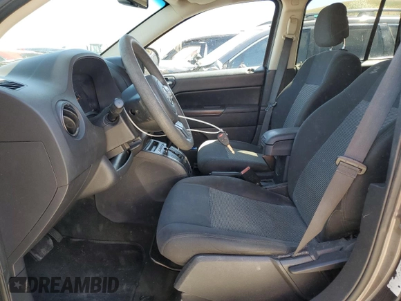 2016 Jeep Compass Sport с VIN 1C4NJDBB5GD798992, выставлен на аукционе Copart как лот 61777825 с пробегом 107 541 миль миль и Списание • Salvage title. История ставок и продаж доступна на DreamBid. Изображение 7.