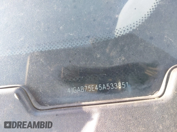 2005 Mercedes-Benz M 500 z VIN 4JGAB75E45A533851, wystawiony jako IAAI lot #42121698 z przebiegiem Nie podano mil oraz . Historia ofert i sprzedaży dostępna na DreamBid. Obrazek 11.