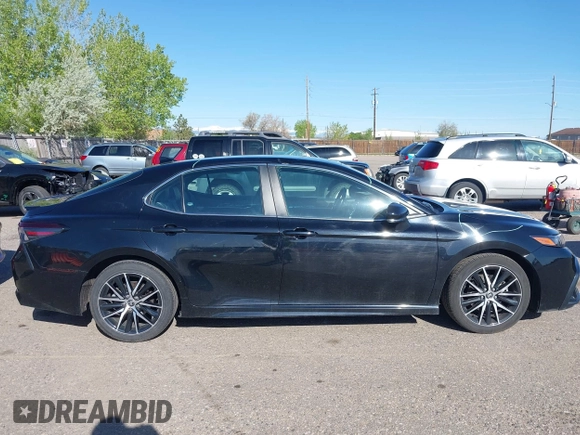 2022 Toyota Camry SE with VIN 4T1G11AK1NU688670, listed as a IAAI auction lot 42168847 with 54,975 mi miles. Bid and sale history available at carsss.com. Image 13.