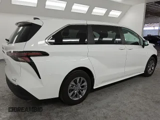 2024 Toyota Sienna LE with VIN 5TDKRKEC7RS190662, listed as a Copart auction lot 51092865 with 34,083 mi miles and Clean Title. Bid and sale history available at carsss.com. Image 3.