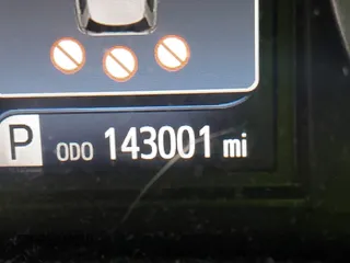 2016 Toyota Sienna XLE z VIN 5TDYK3DC0GS766059, wystawiony jako IAAI lot #42214738 z przebiegiem 143 001 mil mil oraz . Historia ofert i sprzedaży dostępna na DreamBid. Obrazek 15.