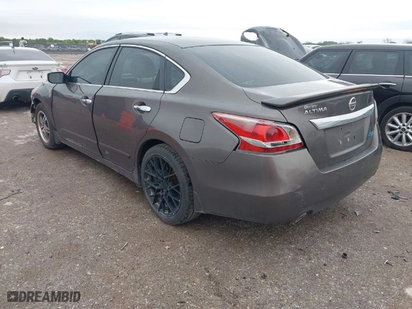 2013 Nissan Altima 2.5 SL with VIN 1N4AL3APXDC108144, listed as a IAAI auction lot 41910914 with 185,448 mi miles. Bid and sale history available at carsss.com. Image 3.