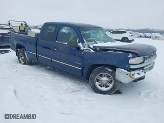 2001 Chevrolet Silverado 1500 LS with VIN 2GCEC19V111308544, listed as a IAAI auction lot 41568621 with 391,412 mi miles. Bid and sale history available at carsss.com. Image 1.