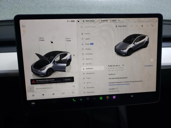 2024 Tesla Model Y Long Range with VIN 7SAYGDEE3RA293367, listed as a Copart auction lot 88109015 with 16,109 mi miles and Salvage Title. Bid and sale history available at DreamBid. Image 9.