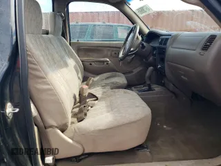 2001 Toyota Tacoma z VIN 5TENL42N41Z817826, wystawiony jako Copart lot #49738685 z przebiegiem 299 844 mil mil oraz Szkoda całkowita • Salvage title. Historia ofert i sprzedaży dostępna na DreamBid. Obrazek 7.