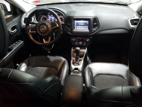 2018 Jeep Compass Latitude z VIN 3C4NJDBB0JT223491, wystawiony jako Copart lot #41495835 z przebiegiem 82 967 mil mil oraz Szkoda całkowita • Salvage title. Historia ofert i sprzedaży dostępna na DreamBid. Obrazek 8.