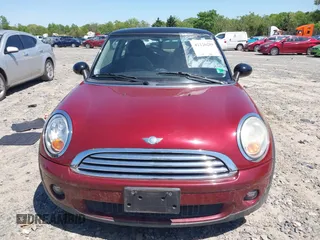 2007 MINI Hardtop z VIN WMWMF33597TT58390, wystawiony jako IAAI lot #42126289 z przebiegiem 111 103 mil mil oraz . Historia ofert i sprzedaży dostępna na DreamBid. Obrazek 6.