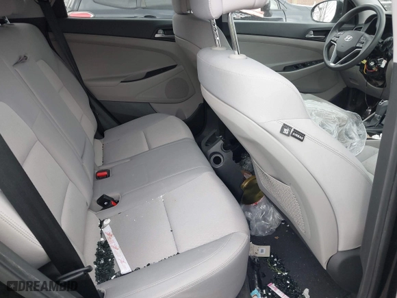 2017 Hyundai Tucson SE Plus with VIN KM8J33A49HU584557, listed as a IAAI auction lot 41853951 with 105,602 mi miles. Bid and sale history available at carsss.com. Image 8.