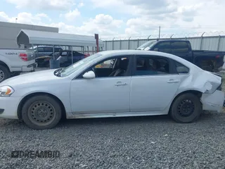2012 Chevrolet Impala Police Police z VIN 2G1WD5E36C1310220, wystawiony jako IAAI lot #42166830 z przebiegiem 200 004 mil mil oraz . Historia ofert i sprzedaży dostępna na DreamBid. Obrazek 13.