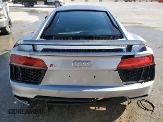 2017 Audi R8 z VIN WUAKBAFX3H7901379, wystawiony jako Copart lot #81711484 z przebiegiem 27 411 mil mil oraz Szkoda całkowita • Salvage title. Historia ofert i sprzedaży dostępna na DreamBid. Obrazek 6.