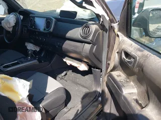 2021 Toyota Tacoma SR5 z VIN 3TMDZ5BN8MM117163, wystawiony jako IAAI lot #42070540 z przebiegiem 12 790 mil mil oraz . Historia ofert i sprzedaży dostępna na DreamBid. Obrazek 5.