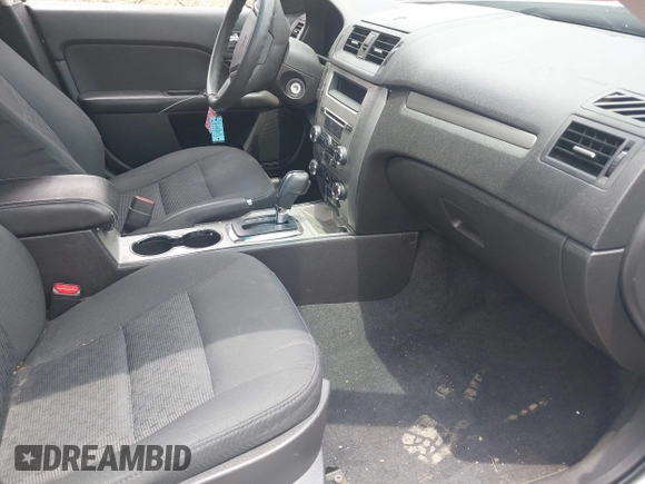 2012 Ford Fusion SE z VIN 3FAHP0HA3CR421636, wystawiony jako IAAI lot #42454385 z przebiegiem 138 282 mil mil oraz . Historia ofert i sprzedaży dostępna na DreamBid. Obrazek 5.