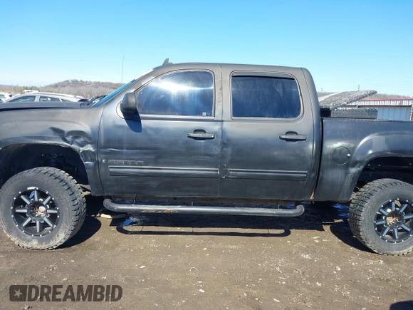 2008 GMC Sierra 1500 SLE1 z VIN 2GTEK13M081172341, wystawiony jako IAAI lot #41595695 z przebiegiem Nie podano mil oraz . Historia ofert i sprzedaży dostępna na DreamBid. Obrazek 14.