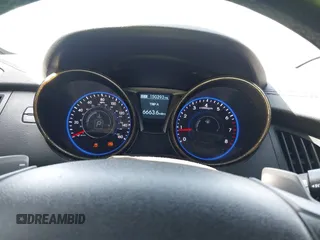 2013 Hyundai Genesis Coupe R-Spec z VIN KMHHT6KD5DU097915, wystawiony jako IAAI lot #41813059 z przebiegiem 150 393 mil mil oraz . Historia ofert i sprzedaży dostępna na DreamBid. Obrazek 7.
