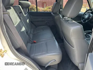 2007 Jeep Commander Sport z VIN 1J8HG48KX7C530019, wystawiony jako Copart lot #52238705 z przebiegiem 167 240 mil mil oraz Czysty tytuł • Clean title. Historia ofert i sprzedaży dostępna na DreamBid. Obrazek 6.