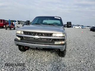 2002 Chevrolet Silverado 1500HD LT with VIN 1GCGC13U42F195580, listed as a Copart auction lot 53432235 with 238,007 mi miles and Salvage Title. Bid and sale history available at DreamBid. Image 11.